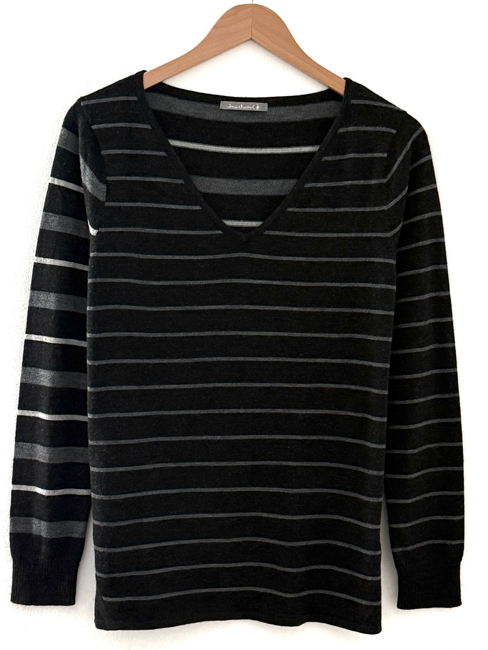 Smartwool Sweater Merino Wool Black Gray Striped V-Neck Sweater Large Womens